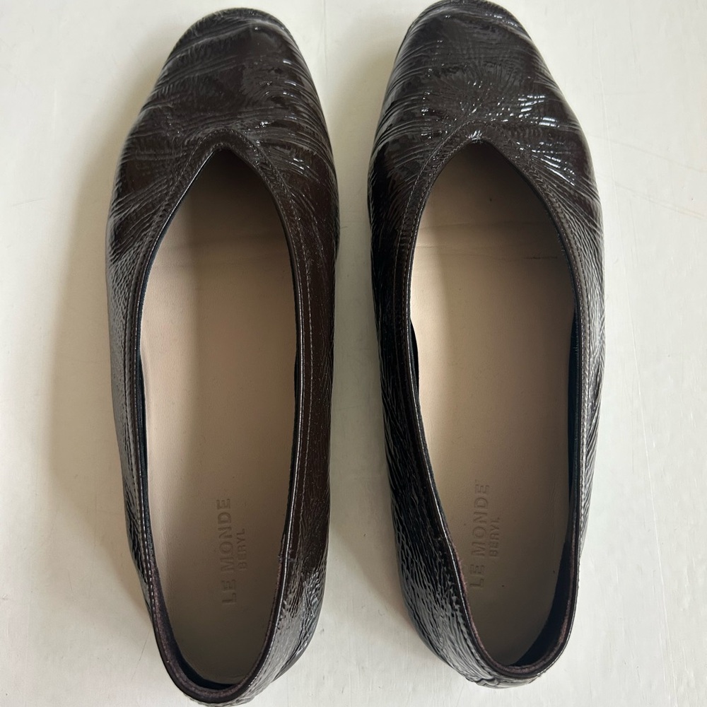 Le Monde Beryl Size 37 Brown Crinkle Patent Luna Slipper Lightly Worn Fits Loose - Picture 5 of 5